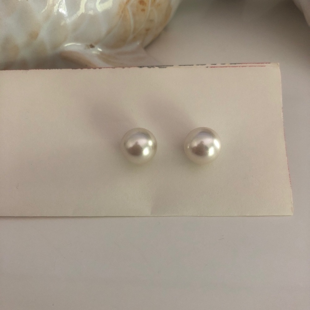 5/$15 Faux pearl earrings
